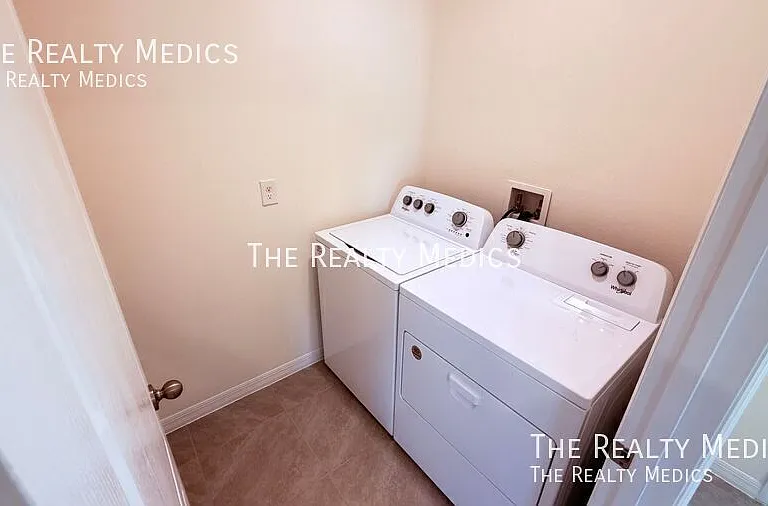 3231 Silas Dr — Photo 23