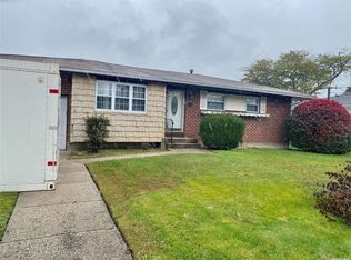 102 W 13th St, Deer Park, NY 11729