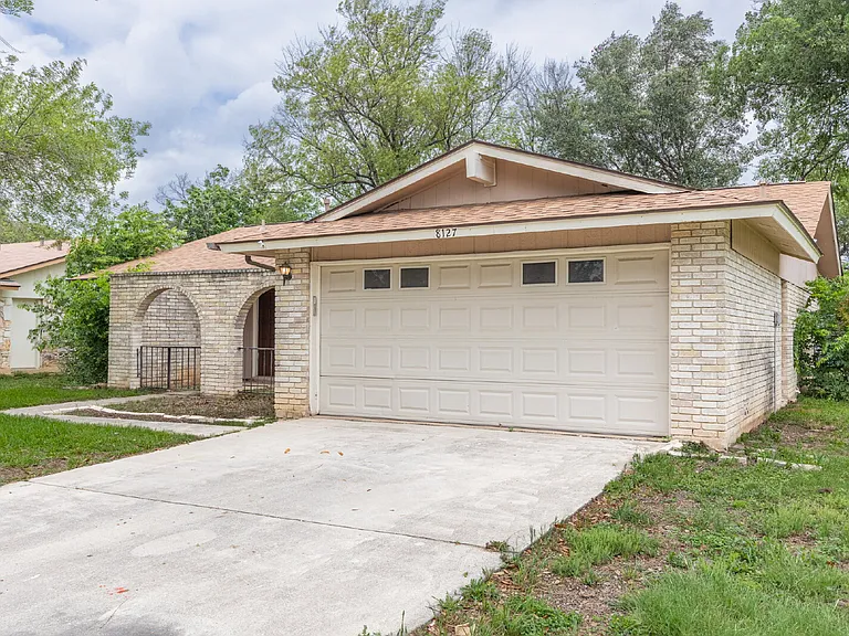 8127 Babe Ruth St — Photo 2