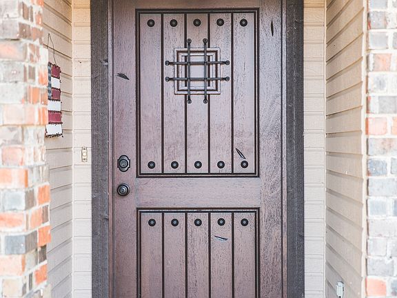 3rd image of 2422 Beverly Hills Ln