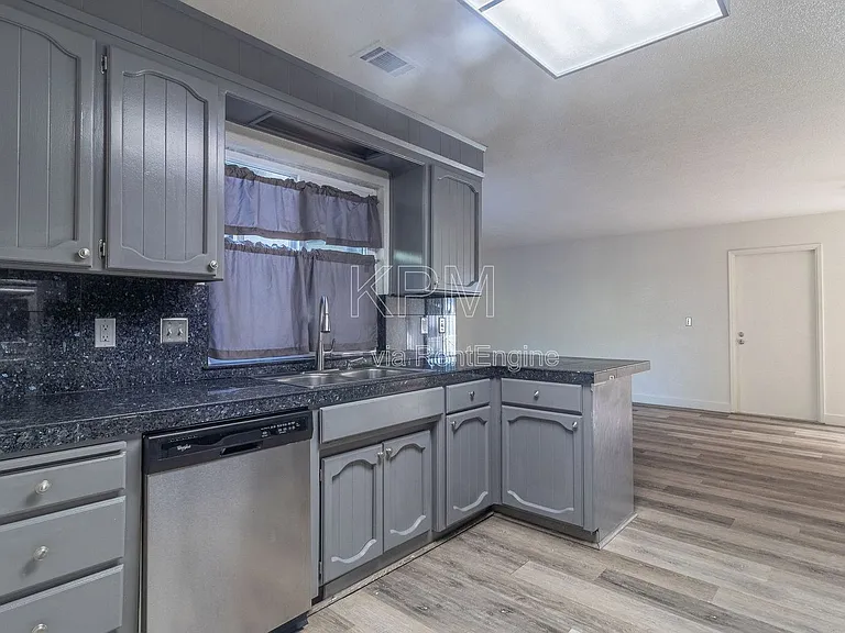2828 Smoke Tree Cir — Photo 15
