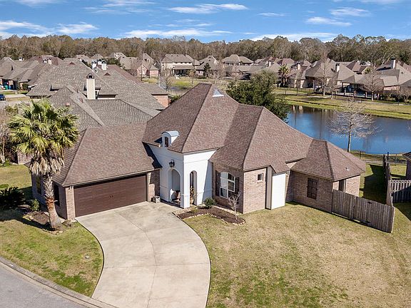 3rd image of 325 La Villa Cir