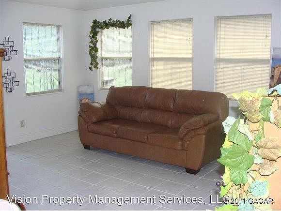 2nd image of 2924 NE 18th Way