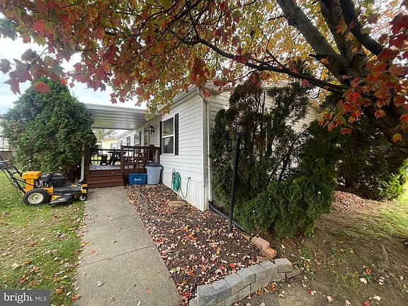 2nd image of 106 Longwood Ct E