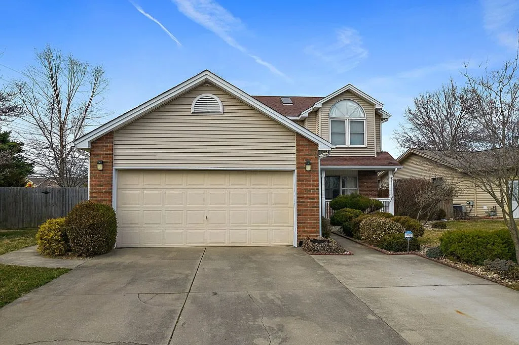 Garden Escape: Furnished 3-Bedroom with Garage and Home Gym, Pets Welcome — Photo 4