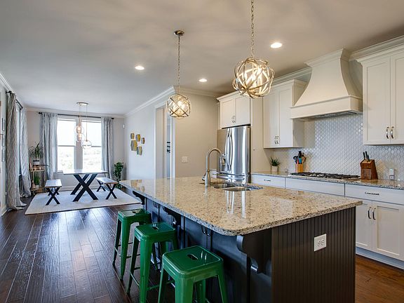 5th image of 422 Courfield Dr