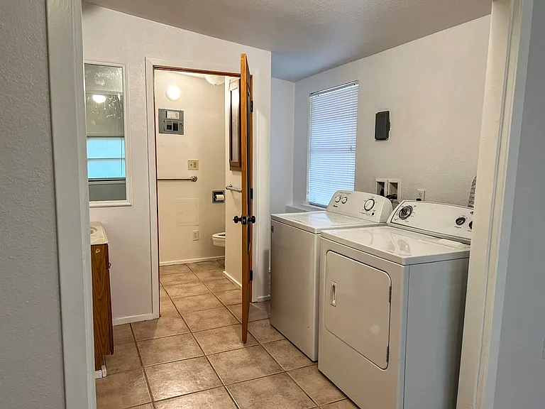 610 Guadalupe St S — Photo 10