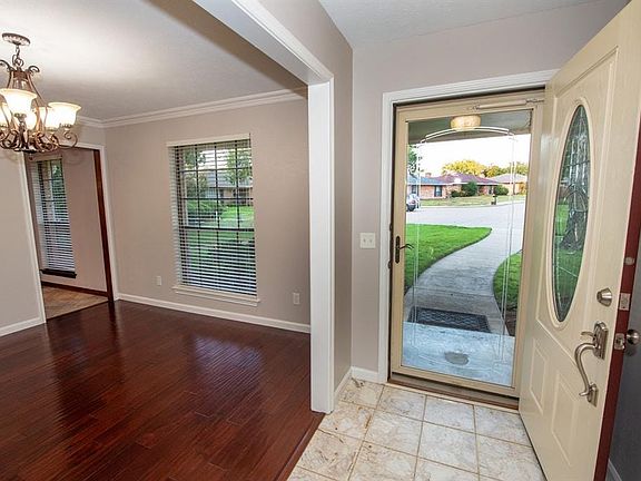 2nd image of 954 Crestwood Cir