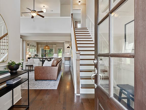 3rd image of 2204 Chantry Place Ln