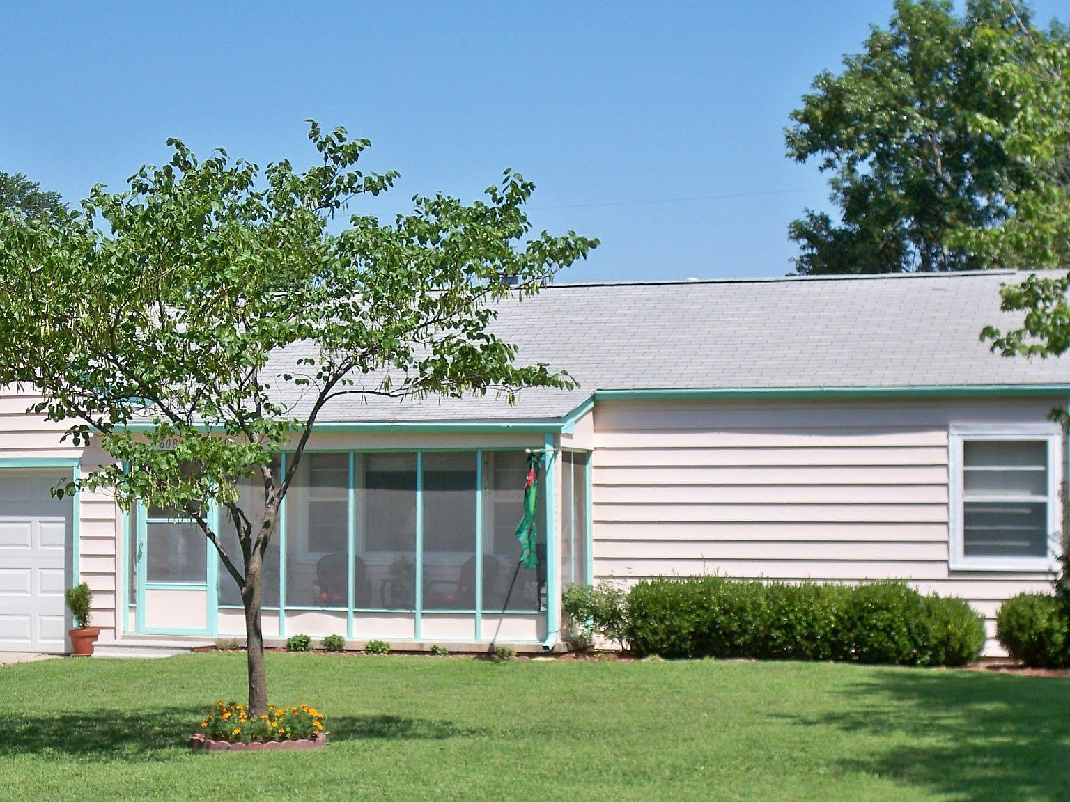 608 W Beech St, Independence, KS 67301 Zillow