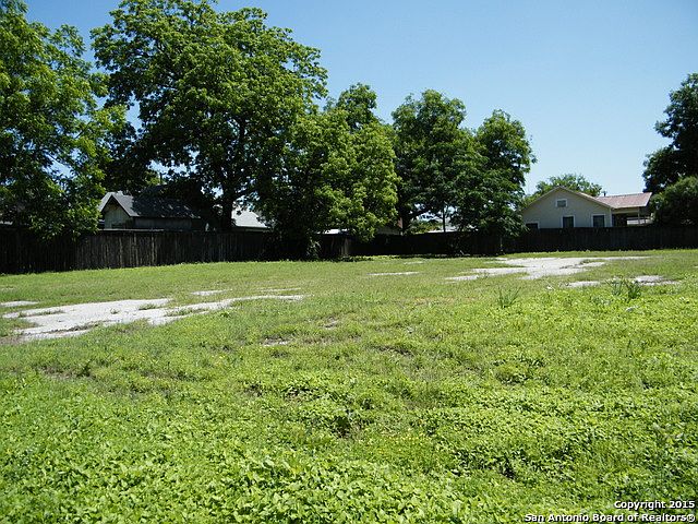 1st image of 1018 S Frio St