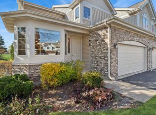 706 Owl Creek Ln, Gurnee, IL 60031