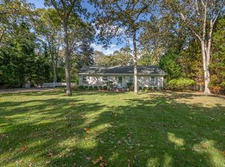 25 White Oak Ln, Westhampton, NY 11977