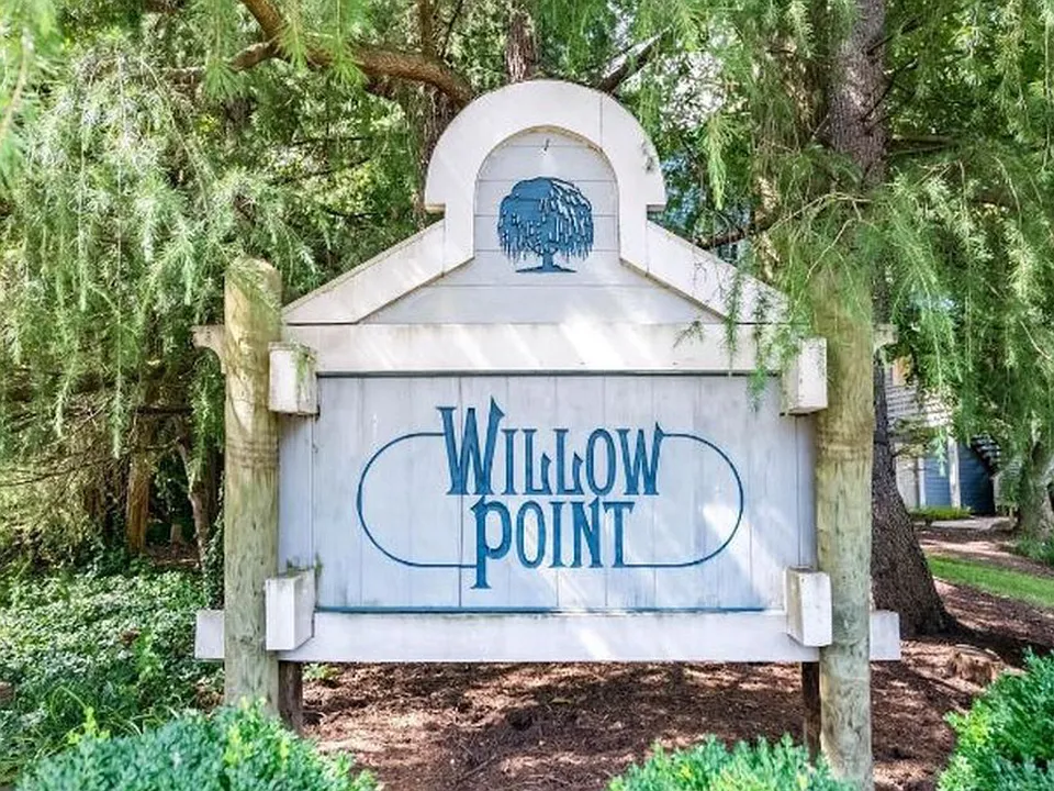7678 Willow Point Dr