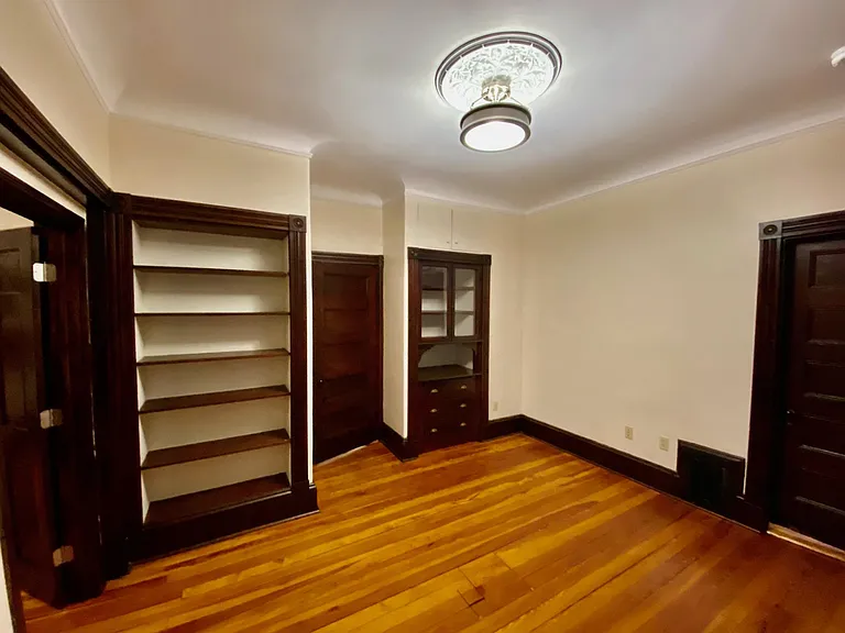 15 Lesley Ave — Photo 9