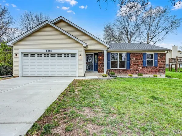 2535 Stillwater Dr, O'Fallon, MO 63368