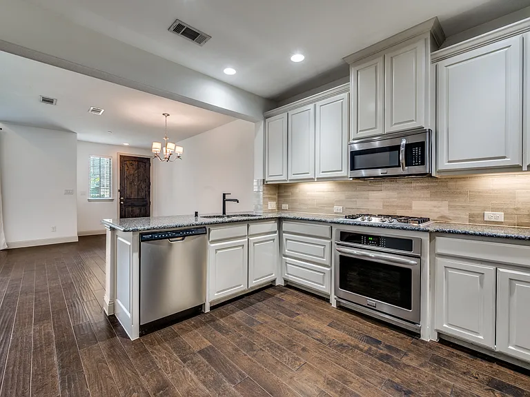 7424 Mitchell Dr — Photo 8