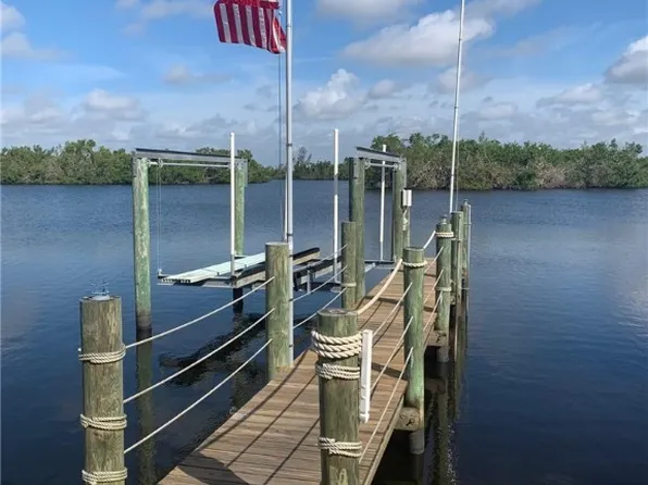 4919 E Riverside Dr, Fort Myers, FL 33905