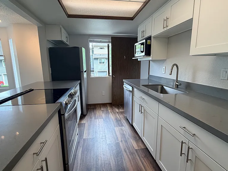 335 SE Clark St #B — Photo 4