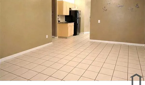 3 bed, 1200 sqft, $1,900 — Photo 4