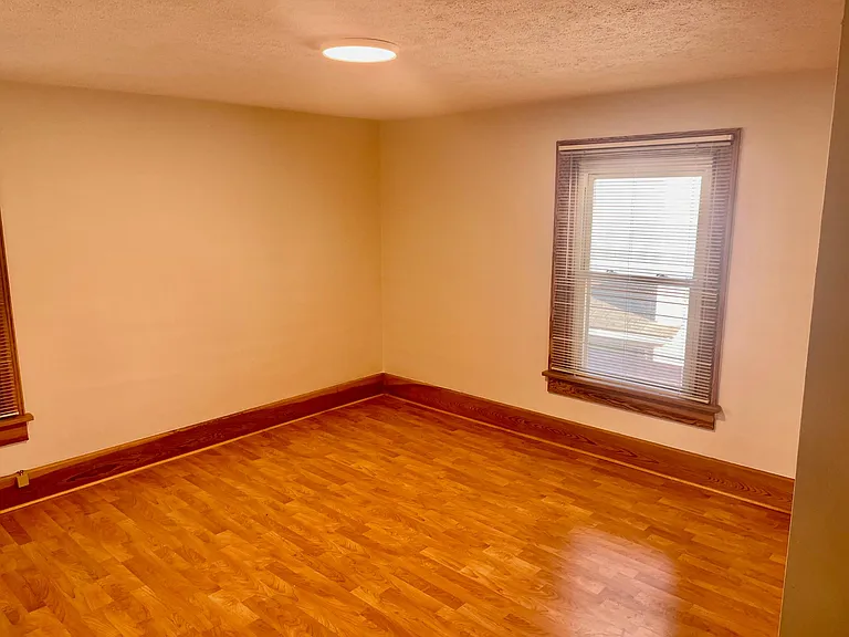 423 Summit St — Photo 9