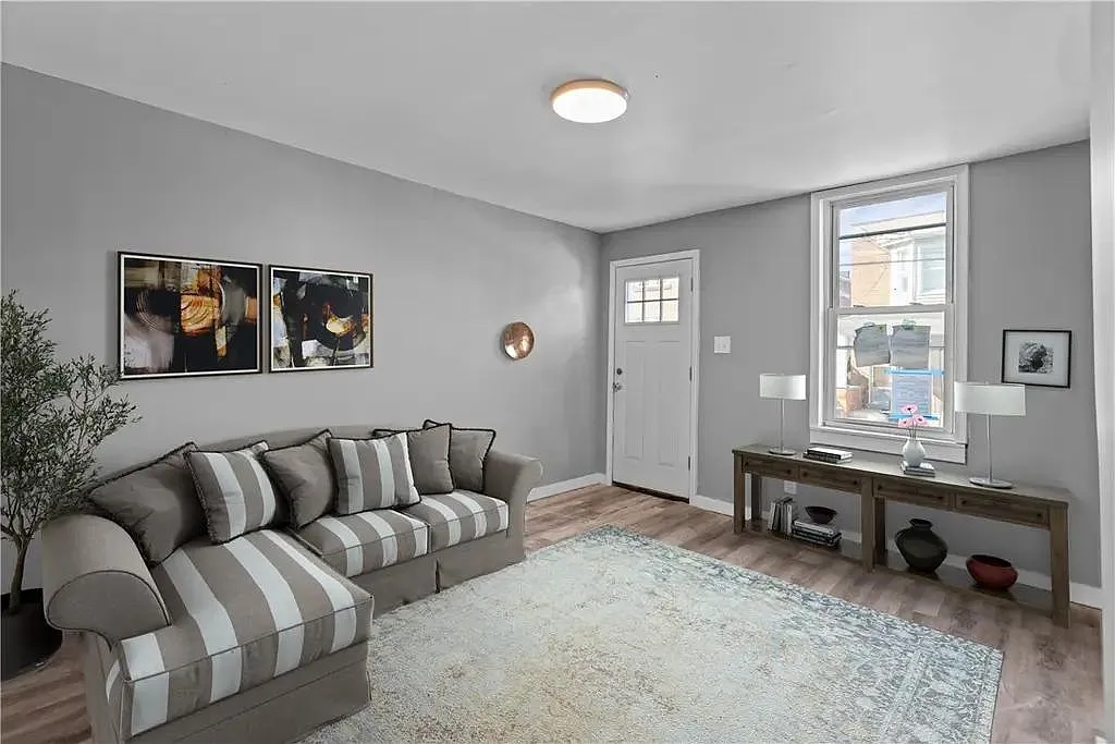2 bed, 1276 sqft, $1,500 — Photo 2