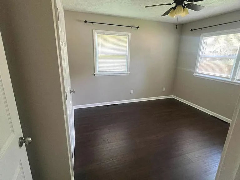 2529 Lewis Ln — Photo 6