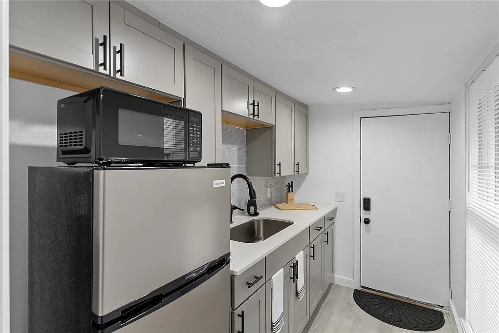 1 bed, 1.0 bath, 350 sqft, $1,800 — Photo 4