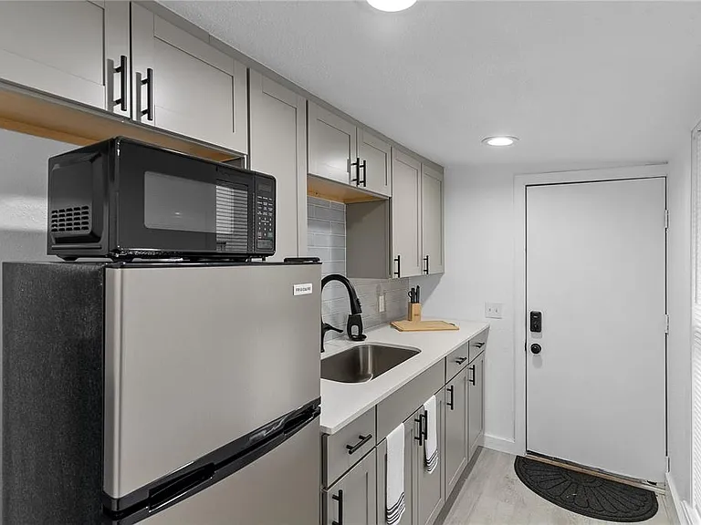 412 E Harwood St #2 — Photo 4
