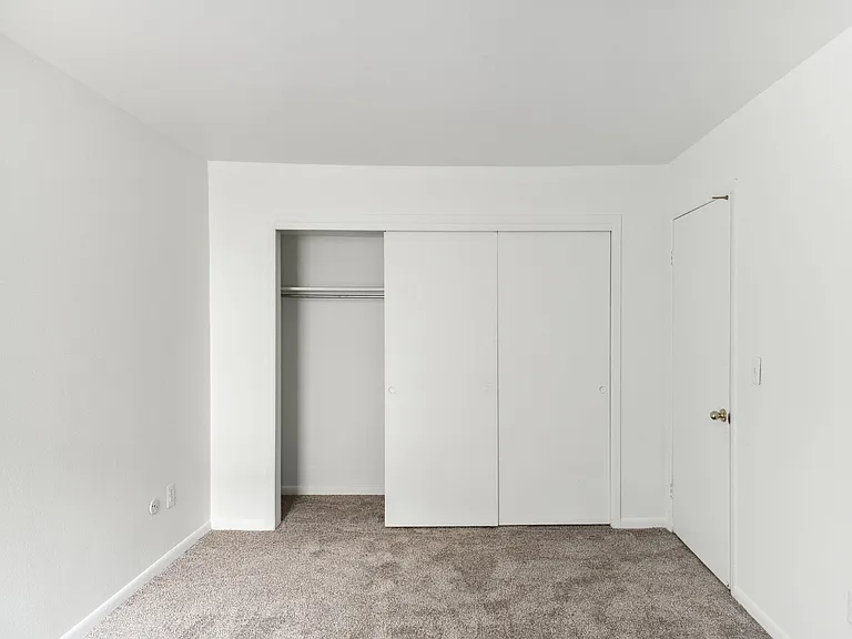 Kimberly Club Apartments — Photo 22
