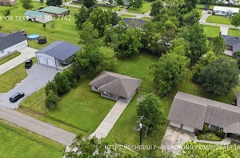 815 Amar St — Photo 13