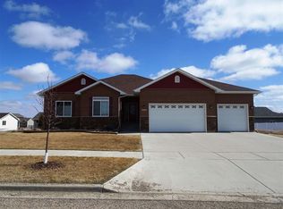 2604 18th St NW, Minot, ND 58703
