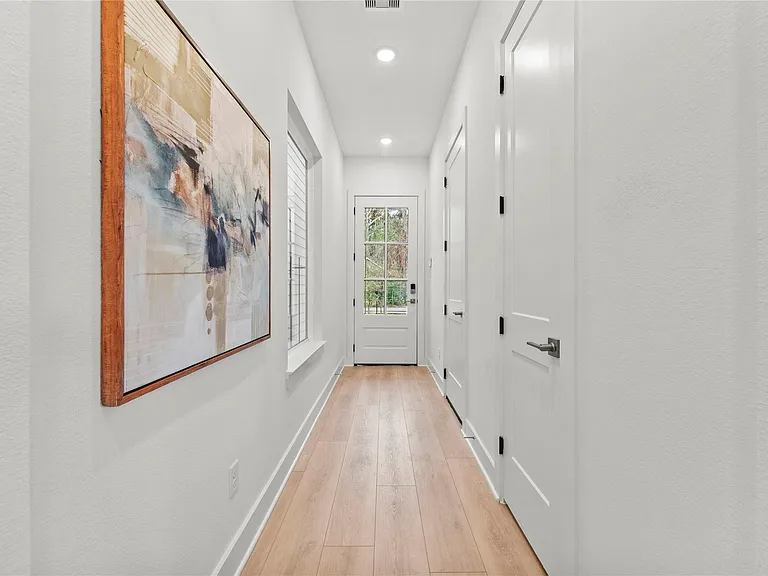 1308 Neiman Ln — Photo 10