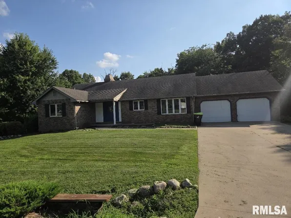 704 Bayside Cir, Germantown Hills, IL 61548