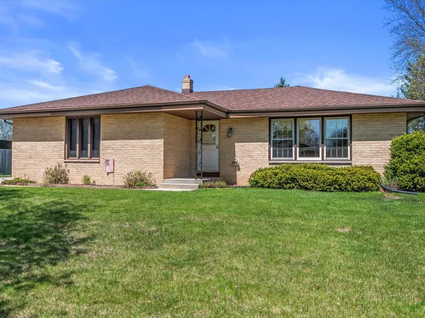 7002 W Lindner DRIVE, Franklin, WI 53132