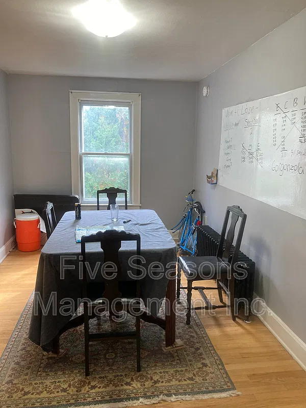 4 bed, 1.0 bath, 1200 sqft, $4,100 — Photo 4