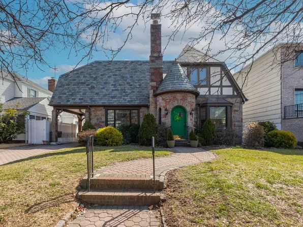 716 718th Ave #C, Bayonne, NJ 07002