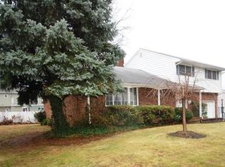 12 Calvin St, Sewaren, NJ 07077