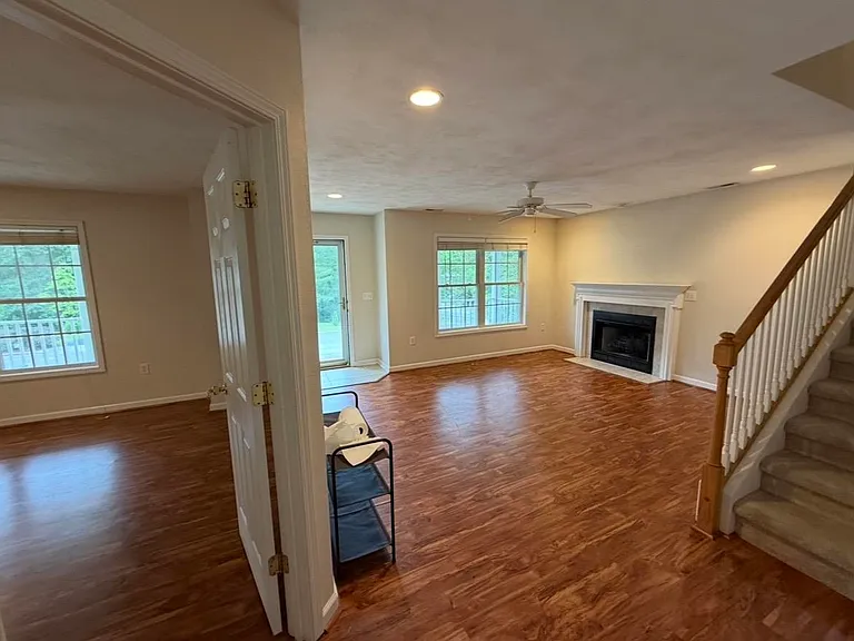 1410 Ashford Ct — Photo 8
