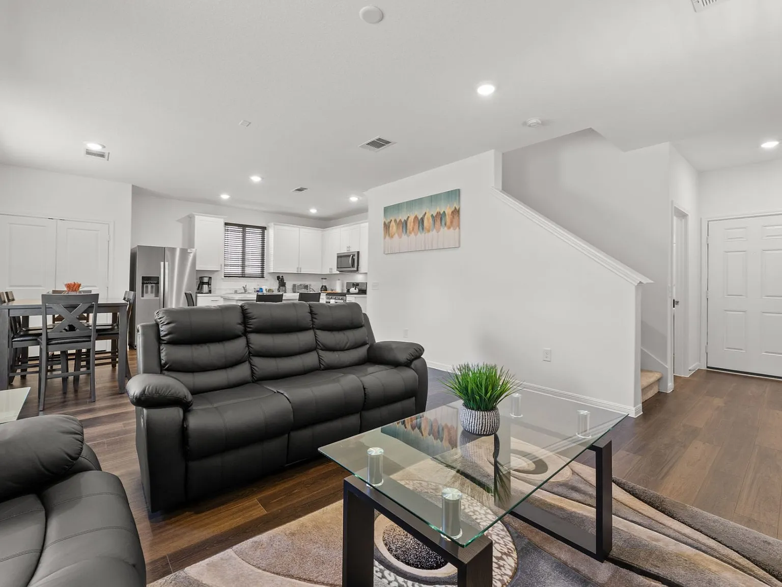 4 bed, $3,800 — Photo 3
