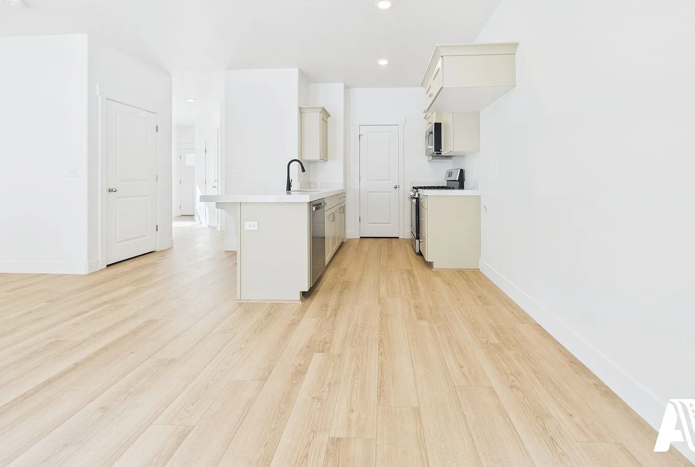 Brand New 4 Bedroom Corner Townhome for Rent Salem, Utah — Photo 2