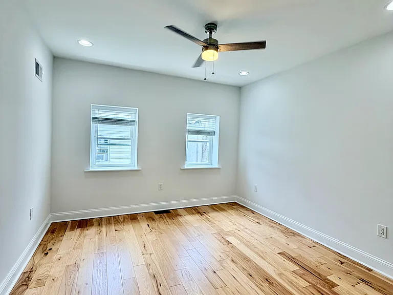640 Emily St — Photo 12