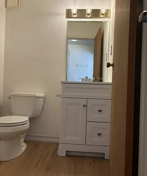 1/2 Bathroom