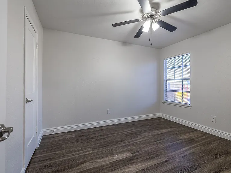 Oakline Apartments — Photo 34
