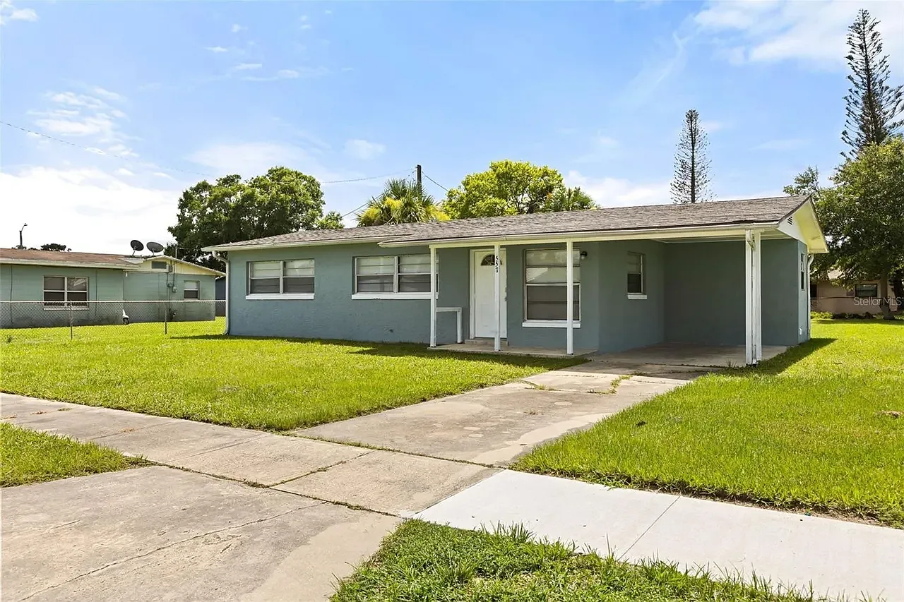 3 bed, 814 sqft, $1,750 — Photo 1