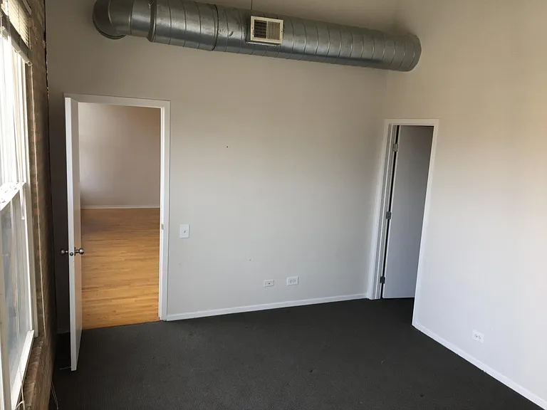 1855 N Oakley Ave #C — Photo 9