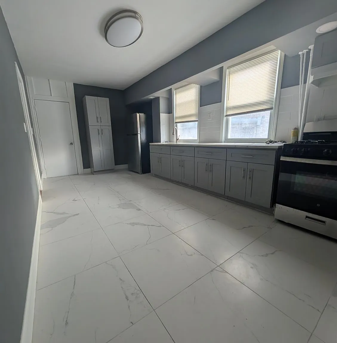 3 bed, 1.0 bath, $2,100 — Photo 4