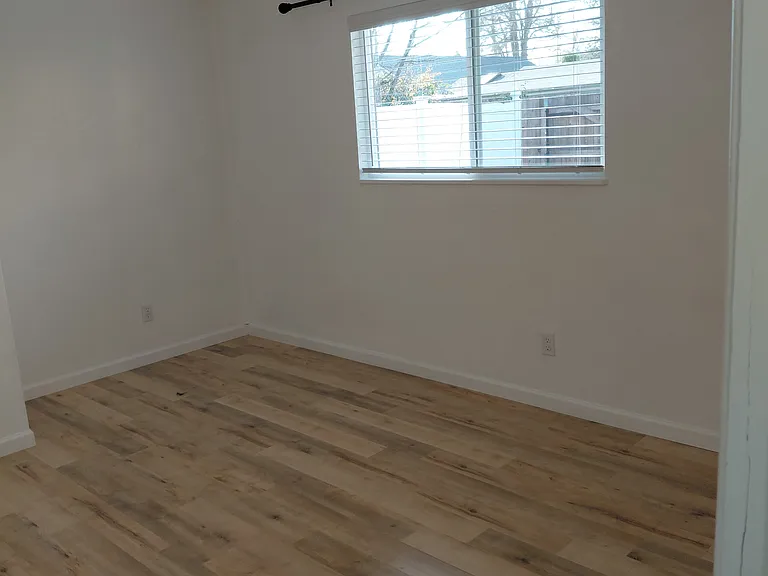 411 SW Westholm Ave — Photo 32