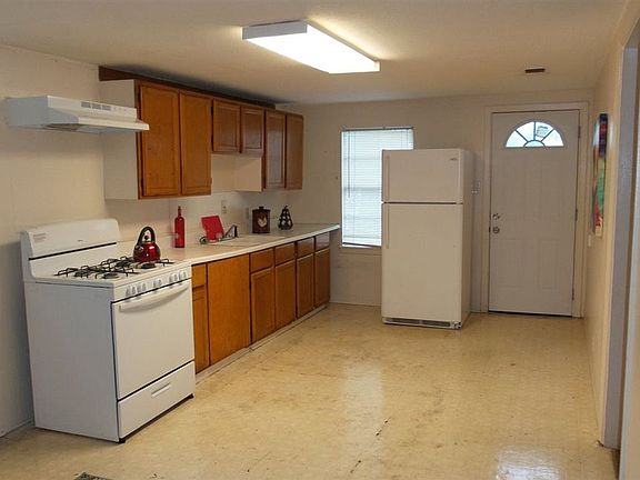 5th image of 606 S Bishop St