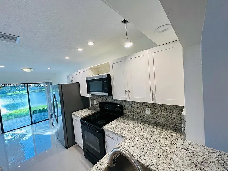 4157 SW 85th Ave #3 — Photo 2